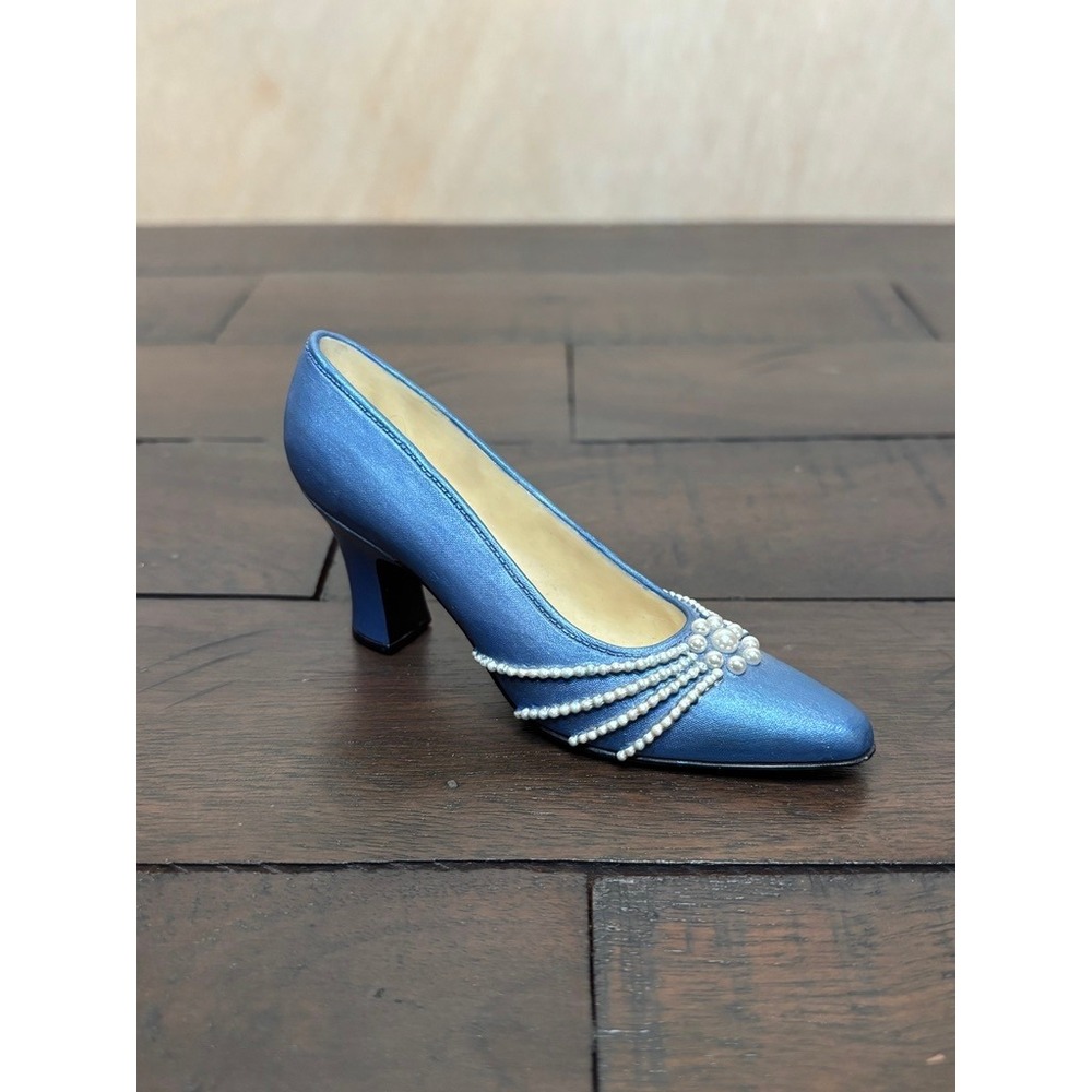 Lady Allegra shoe with the Classic Couture Shoe‎ Collection miniature VINTAGE